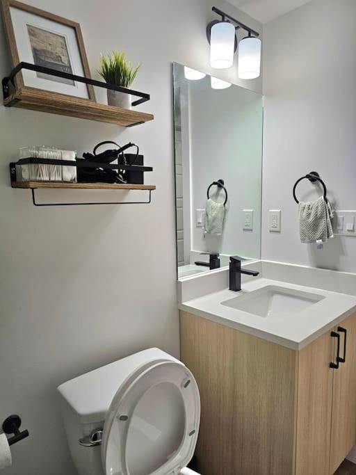 Apartment Cozy 2 Bedrooms And 1 Bath For 4 Guests!