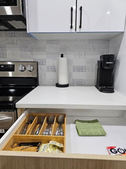 Cozy 2 Bedrooms And 1 Bath For 4 Guests! Calgary