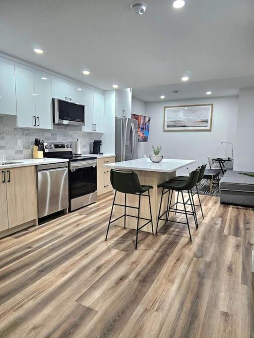 Cozy 2 Bedrooms And 1 Bath For 4 Guests! Apartment