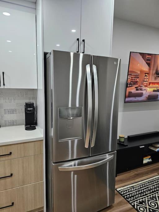 Cozy 2 Bedrooms And 1 Bath For 4 Guests! *
